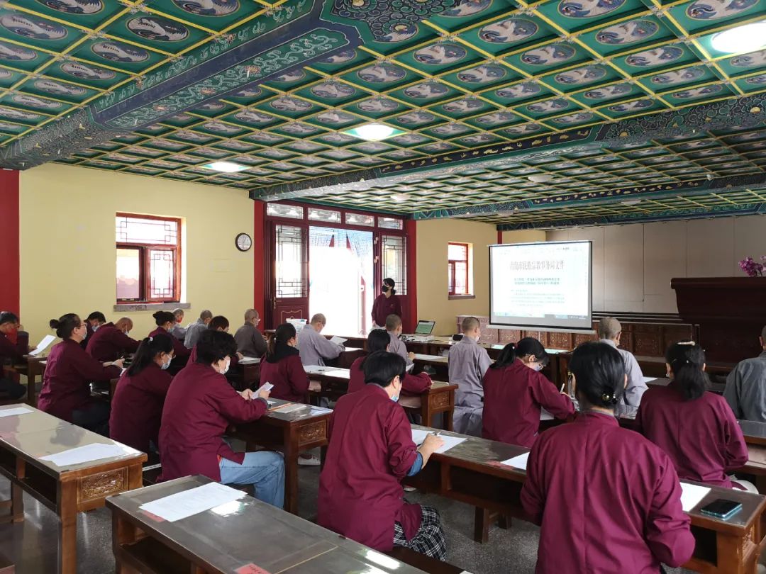 疫情培训2_20221016150436.jpg 疫情培训2_20221016150436.jpg